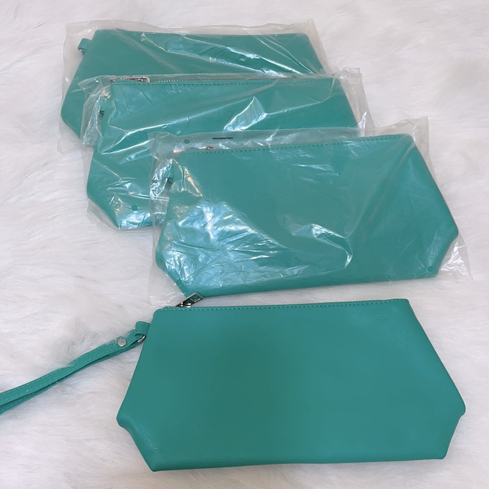 BRAND NEW MAKEUP BAG/WRISTLET - Picture 2 of 5